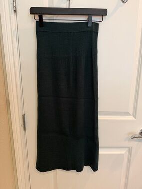 Uniqlo Dark Green Ribbed Maxi Skirt